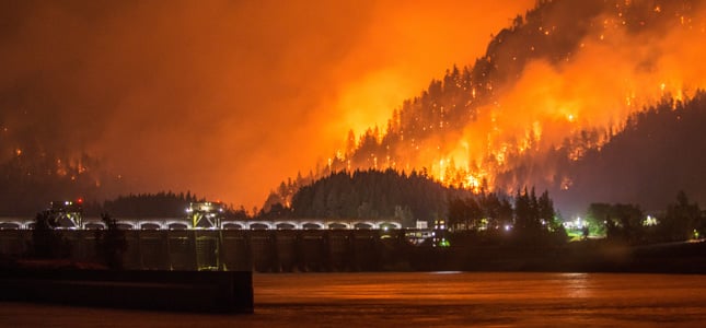 Eagle Creek fire (photo courtesy Tristan Fortsch/KATU News)