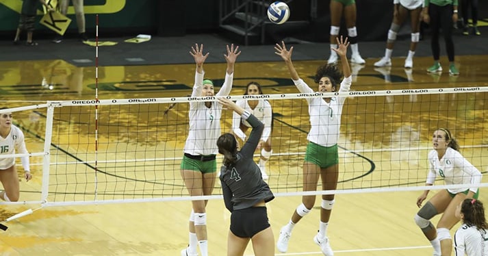 The UO volleyball team in action against Portland State