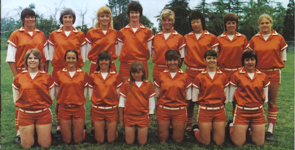 Nancy Welborn alongside her teammates