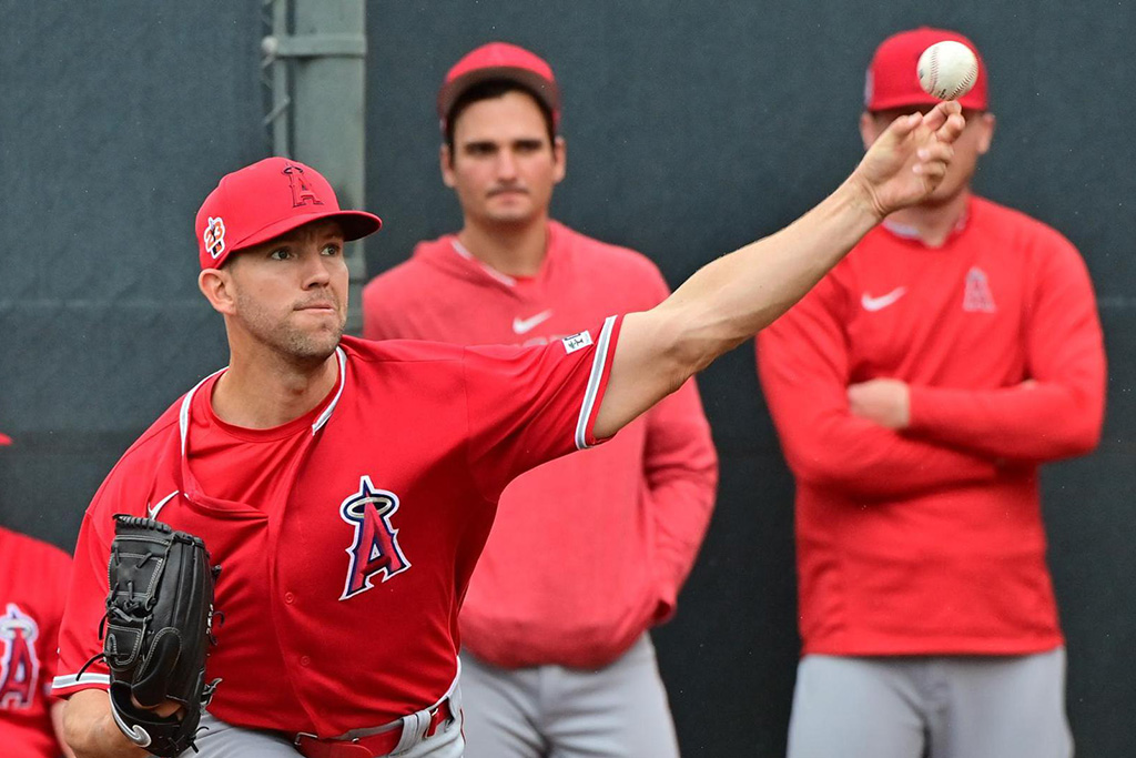 Tyler Anderson pitching for the Anaheim Angels