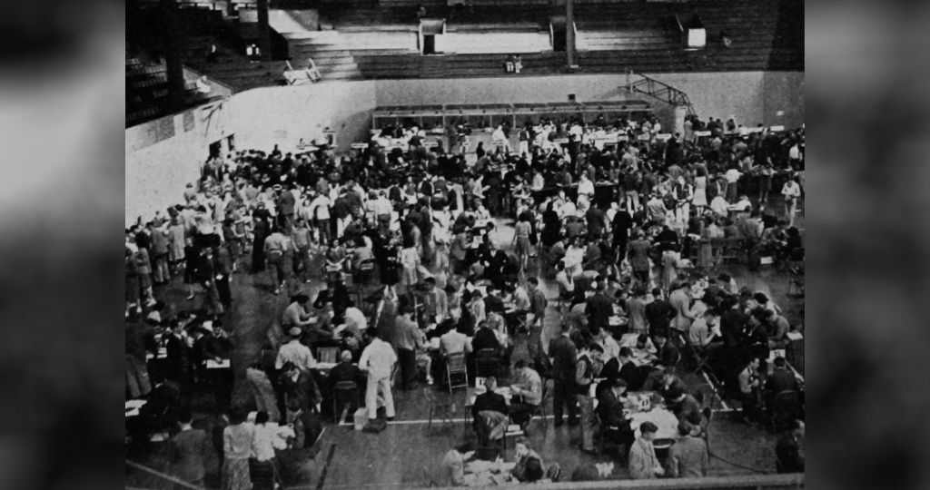 Students registering for class in Mac Court in 1945 - Old Oregon 1945