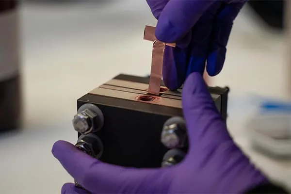 New way to make iron cuts carbon emissions from steel production