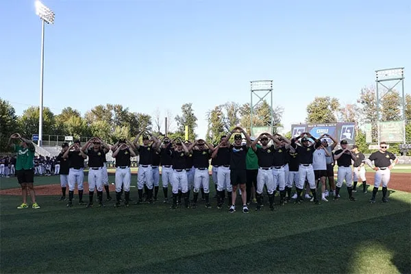 Oregon Baseball team photo after their final Super Regionals game