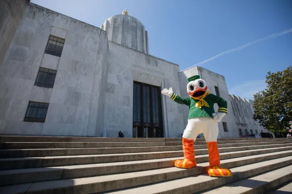 Th Duck standing in front of the Oregon Capitol building