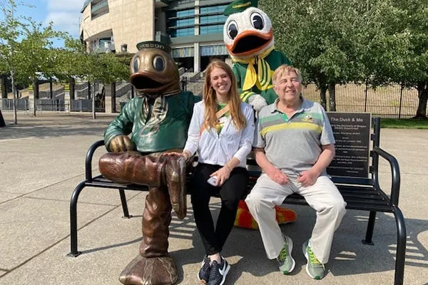 UO alumni bring new Duck statue to Autzen Stadium