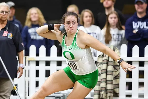 Jorinde Van Klinken throwing shotput