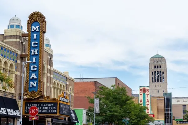 Travel with fellow Ducks to Big Ten football games