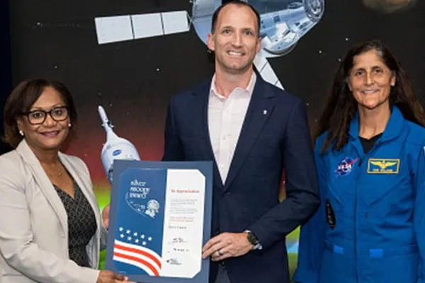 Alum gets prestigious NASA safety award