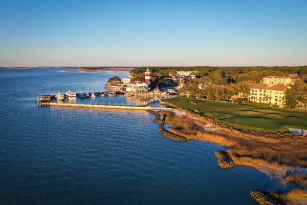 Hilton Head in South Carolina. A lighthouse overlooks the Atlantic Ocean.