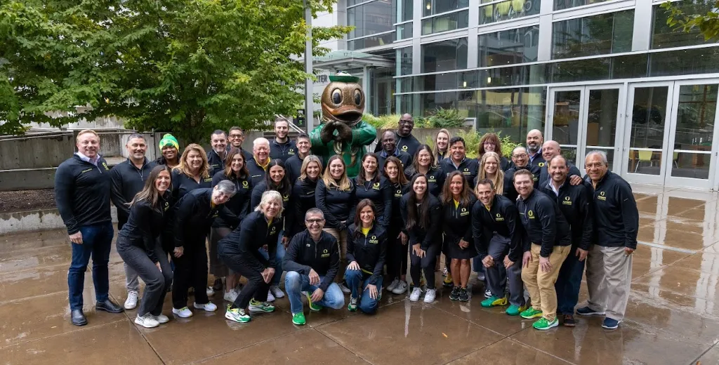 Members of the UOAA Board of Directors Posing for a photo with a statue of The Oregon Duck