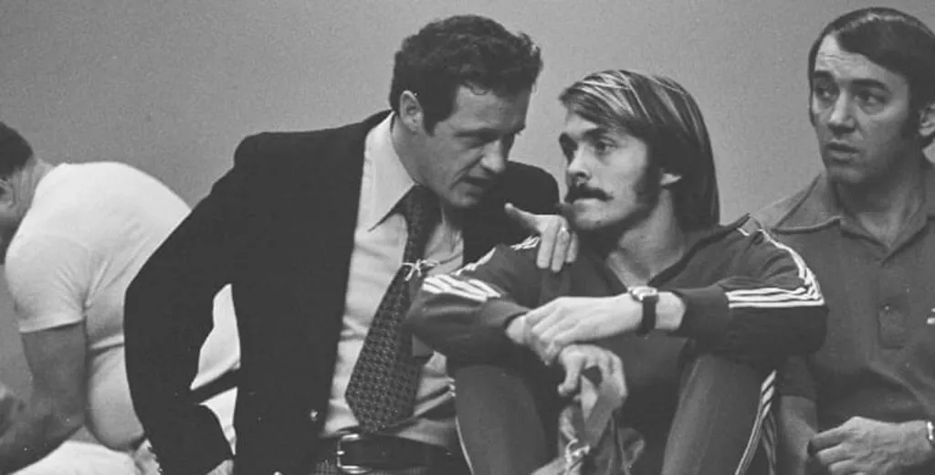 Bill Dellinger talks with Steve Prefontaine