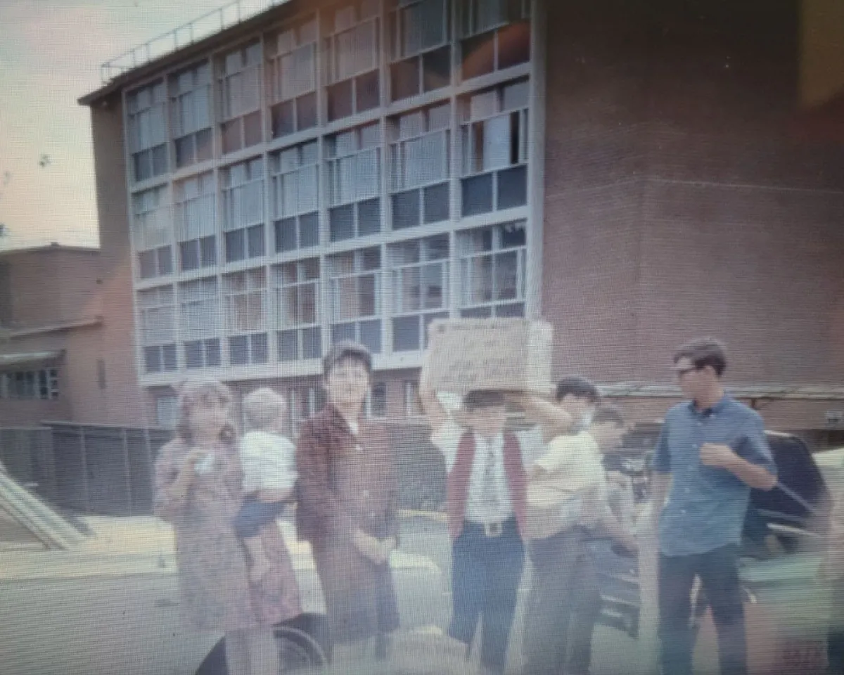 A photo of students moving into the Watson building at the UO campus. 