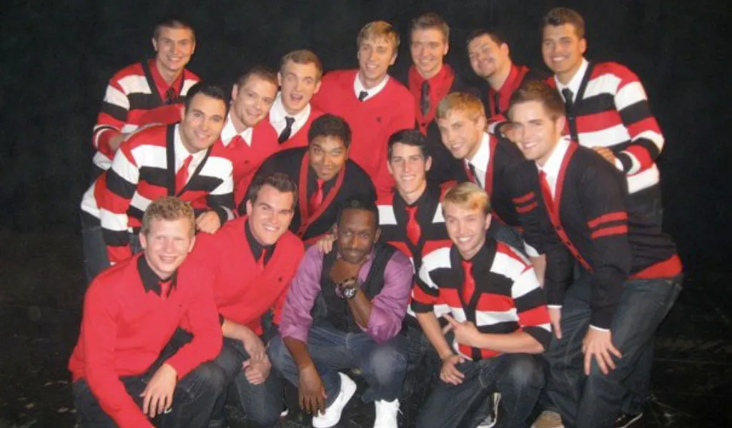 The 2010 members of On the Rocks pose with Boyz II Men member and The Sing-Off judge Shawn Stockman backstage.