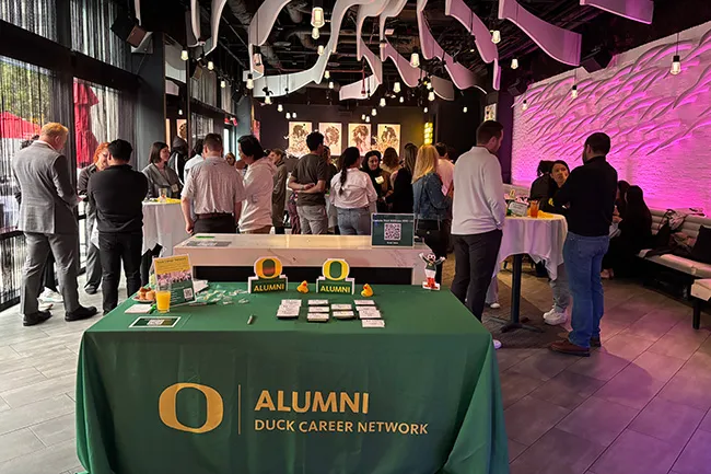 UO alumni at a Duck Career Network event
